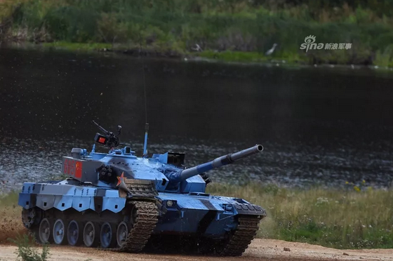 “坦克兩項”半決賽中國小組奪魁，“海上登陸”接力賽暫居第一